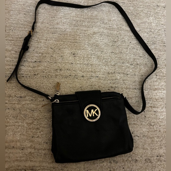 Michael kors crossbody black and gold - Picture 1 of 5